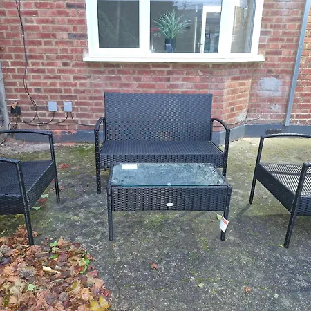 Lovely 2 Bed Heathrow And Parking